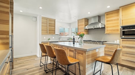 Grand Suite | Private kitchen | Fridge, coffee/tea maker