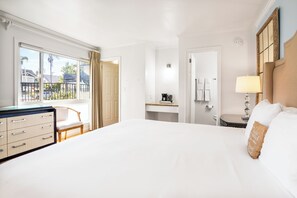 1 bedroom, premium bedding, pillowtop beds, blackout drapes