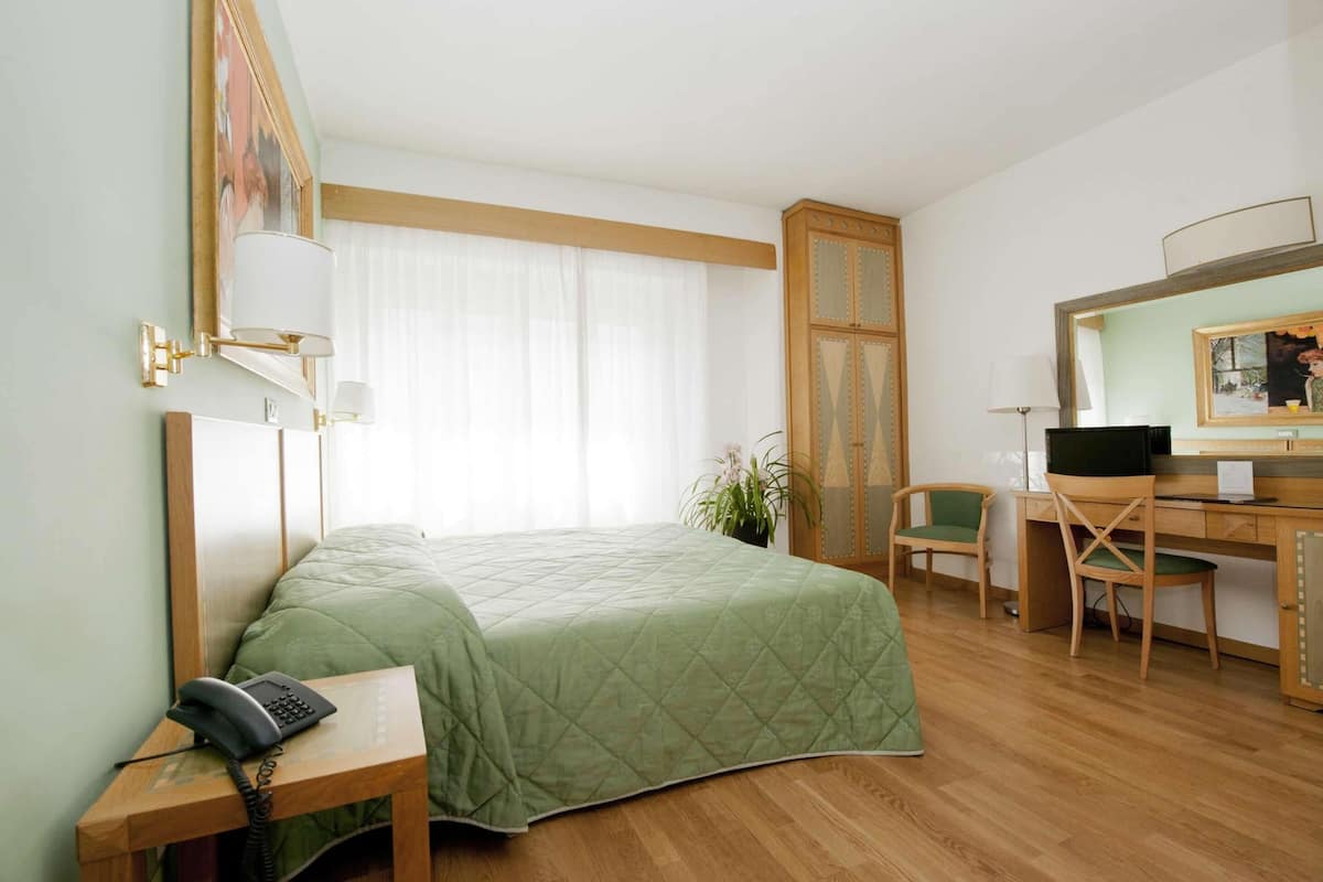 Down duvets, minibar, in-room safe, desk