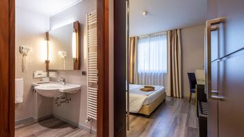 Superior-Doppelzimmer | Badezimmer | Dusche, kostenlose Toilettenartikel, Haartrockner, Bidet