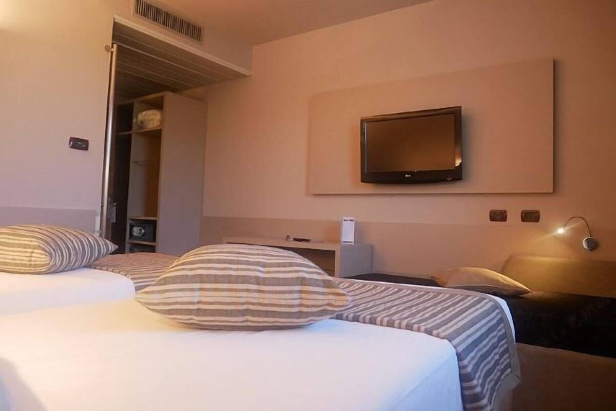Roba de llit d'alta qualitat, cobrellits i minibar