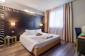 1 habitación, ropa de cama de alta calidad, cubrecamas y minibar 