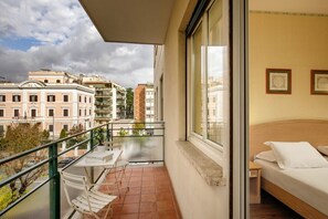 Classic Twin Room | 1 bedroom, minibar, in-room safe, desk