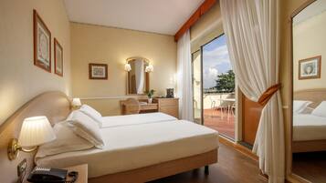 Superior Double or Twin Room | Minibar, in-room safe, desk, blackout curtains