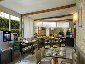 Petit déjeuner continental (10 EUR par personne)