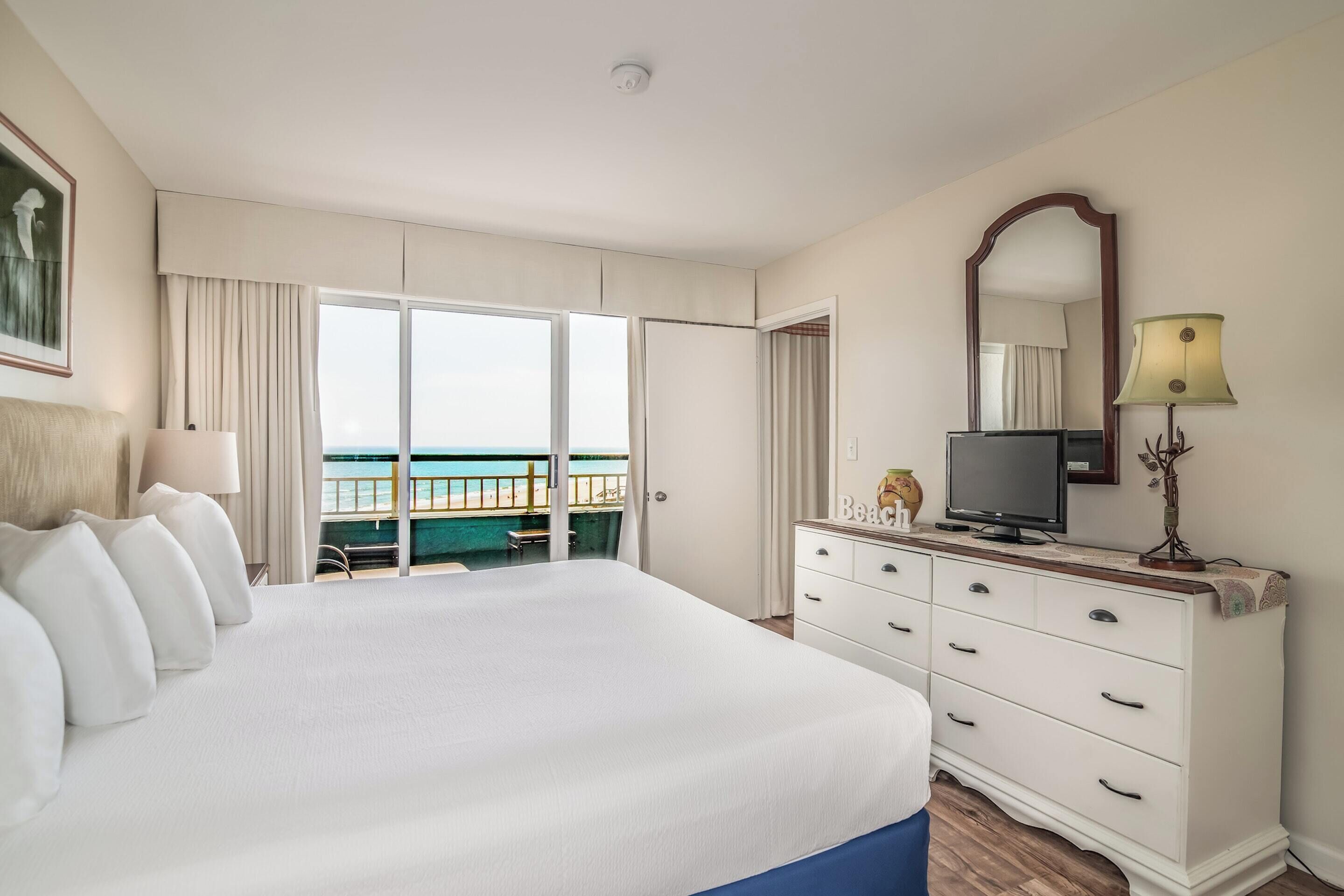 Suite – deluxe, 2 soverom, adgang til basseng, ved havkanten | Individuelt dekorert, blendingsgardiner og strykejern/-brett