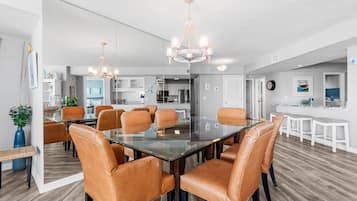 Three Bedroom Oceanfront Condo | Dining room