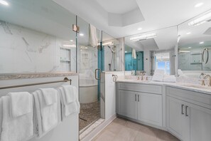 Three Bedroom Oceanfront Condo | Bathroom - Litchfield Beach & Golf Resort (Pawleys Island)