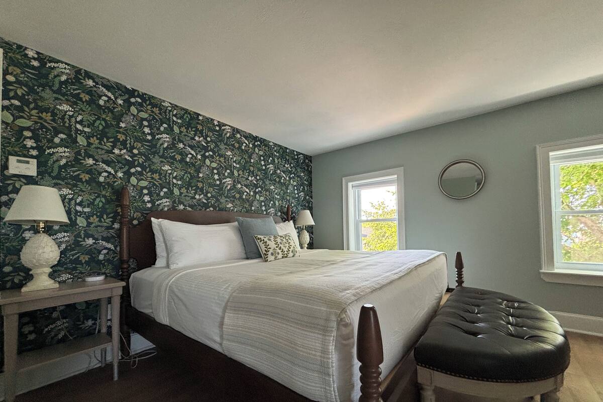 Tree House King | Hypo-allergenic bedding available, pillowtop beds