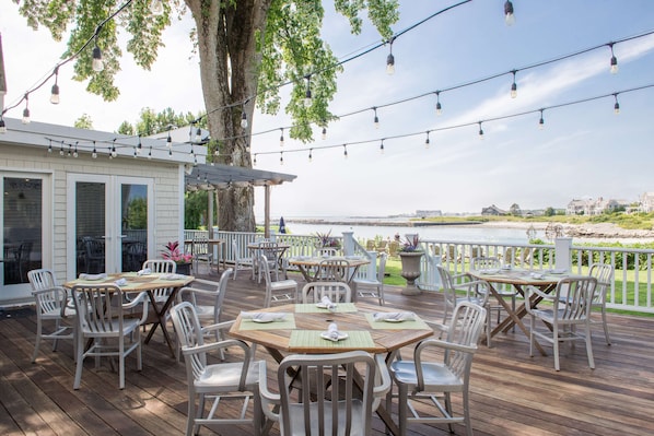 Lunch, dinner served; local cuisine, sea views