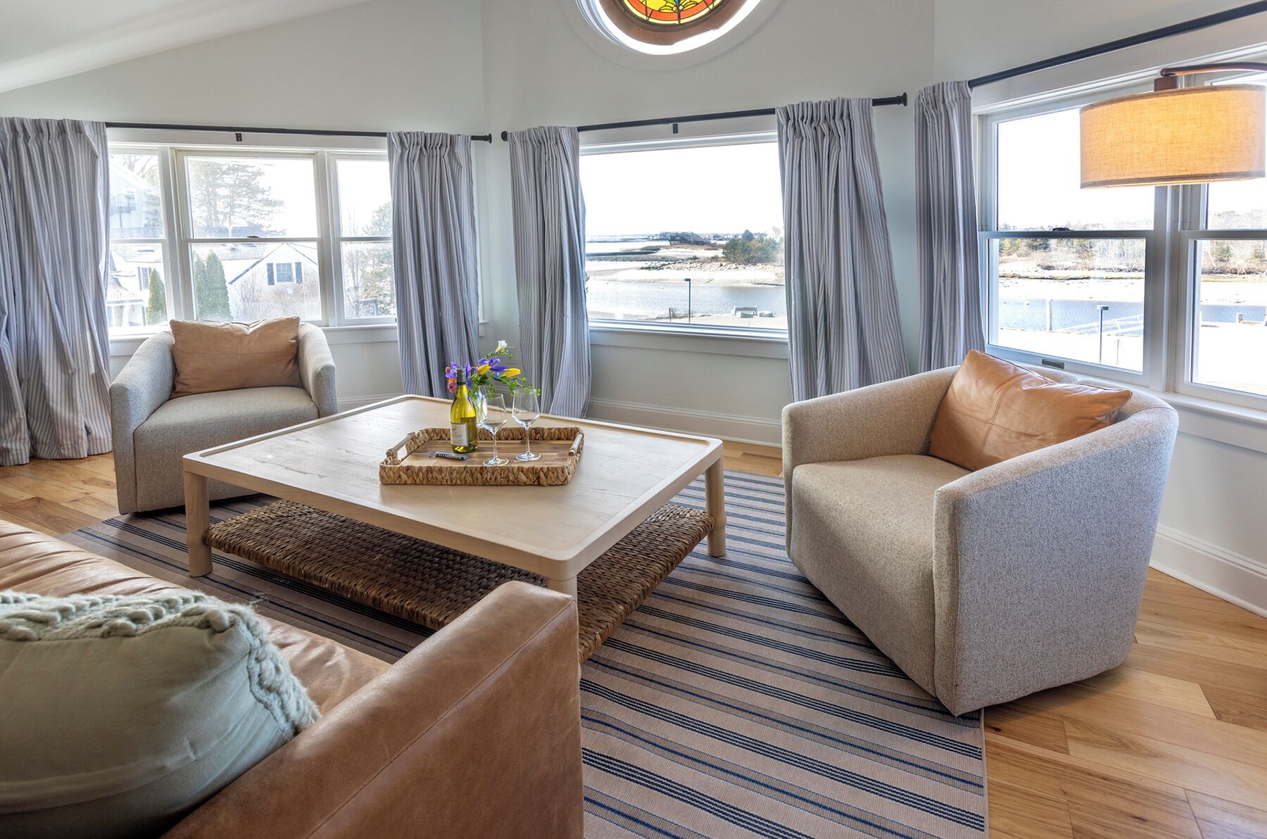 Harborview King Suite | Living area