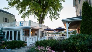 Vista frontal de la propiedad