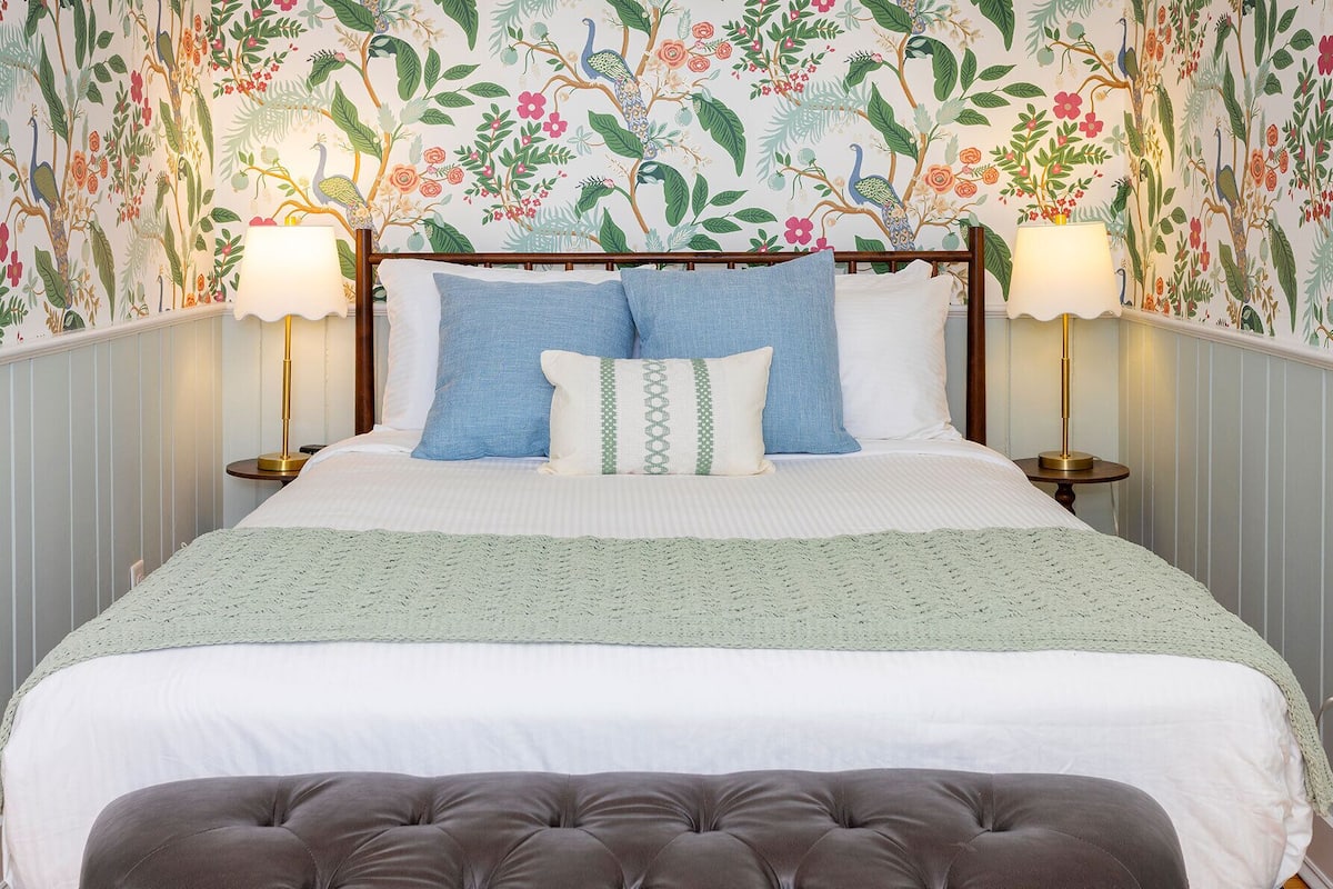 Innkeeper's Room | Hypo-allergenic bedding, pillowtop beds, individually furnished