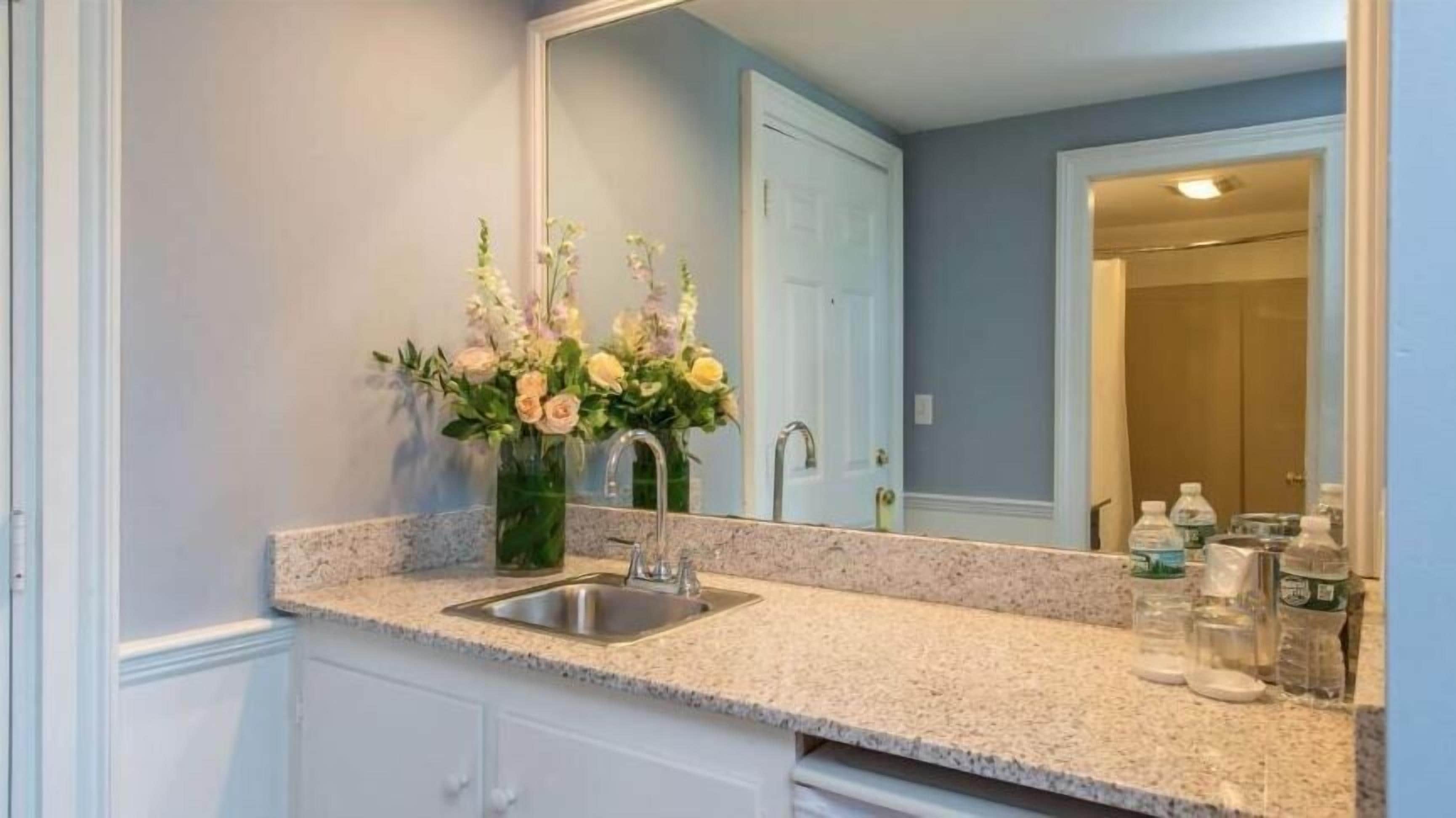 1 bedroom, hypo-allergenic bedding, pillow-top beds