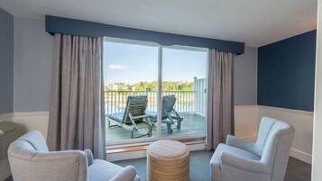 River View, King, w/ Porch | Hypo-allergenic bedding, pillowtop beds, individually furnished