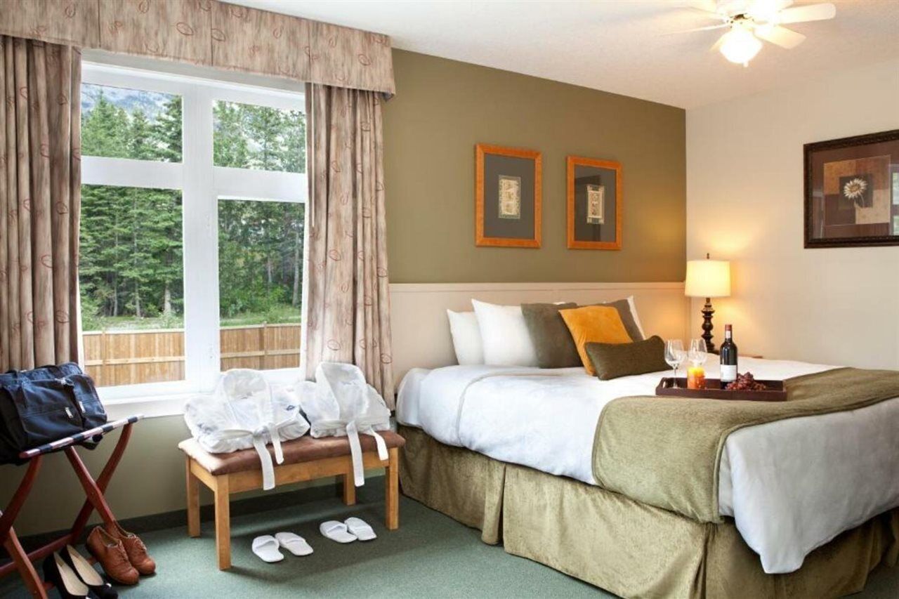 Pillowtop beds, free WiFi, bed sheets