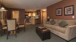 Traditional Suite, 2 Twin Beds | Pillowtop beds, WiFi (free), bed sheets - Windtower Lodge and Suites (Canmore)