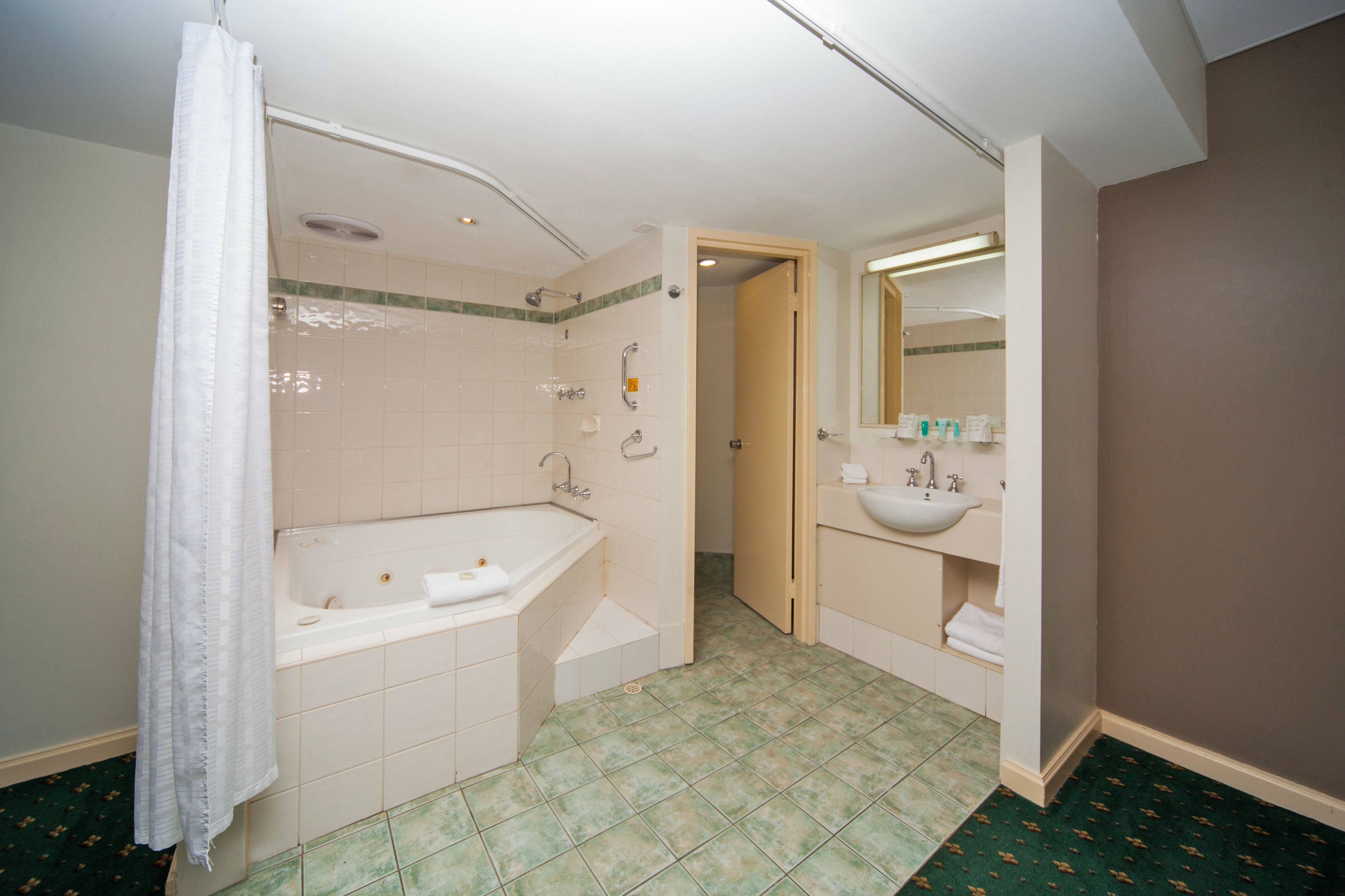 standard room | in-room safe, desk, laptop workspace, blackout curtains