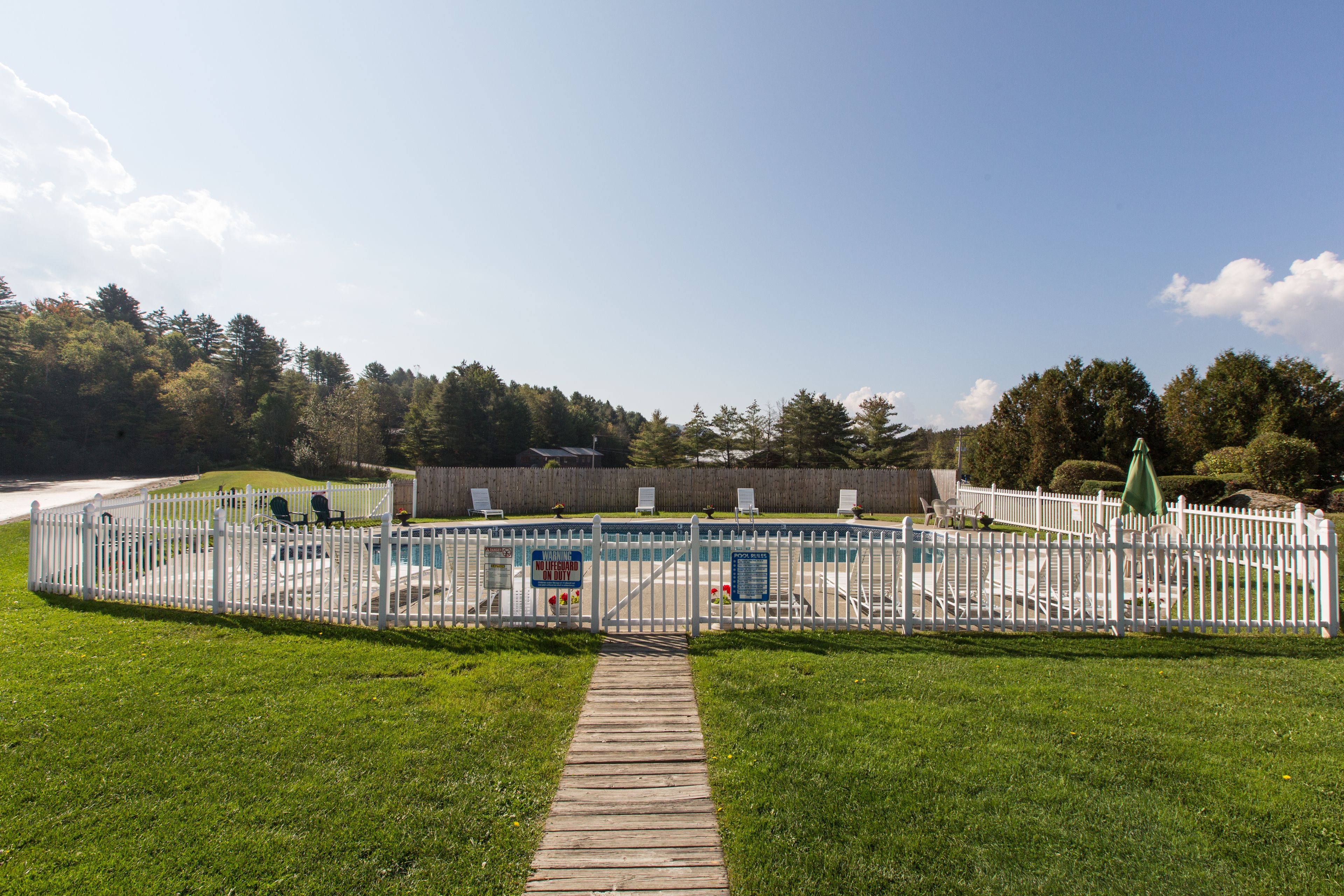 Indoor pool, seasonal outdoor pool, sun loungers