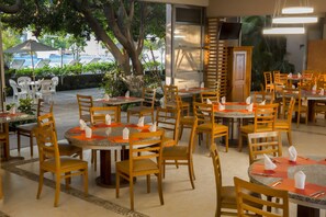 Petit déjeuner, dîner et brunch servis sur place