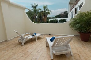 Suite – premier, 2 dobbeltsenger | Sengetøy av topp kvalitet, safe på rommet og skrivebord