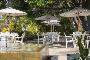 Der serveres morgenmad, aftensmad og brunch