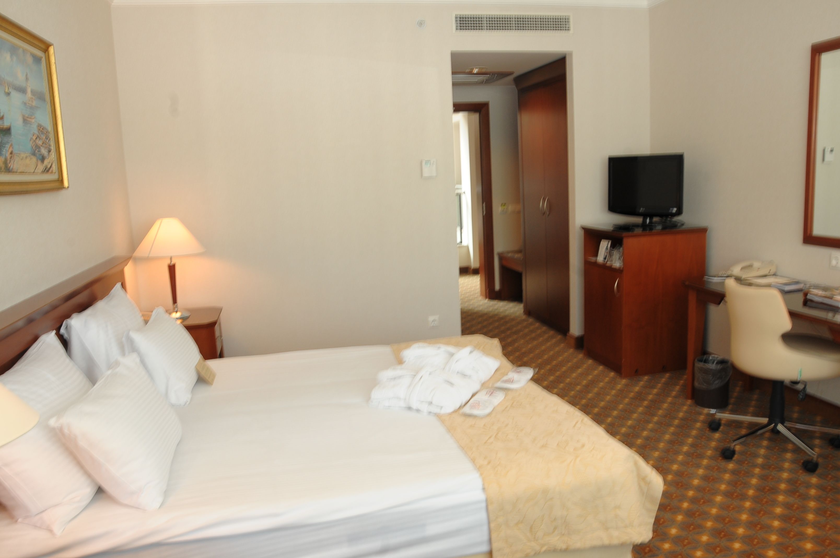 luxury room | premium bedding, minibar, in-room safe, individually furnished