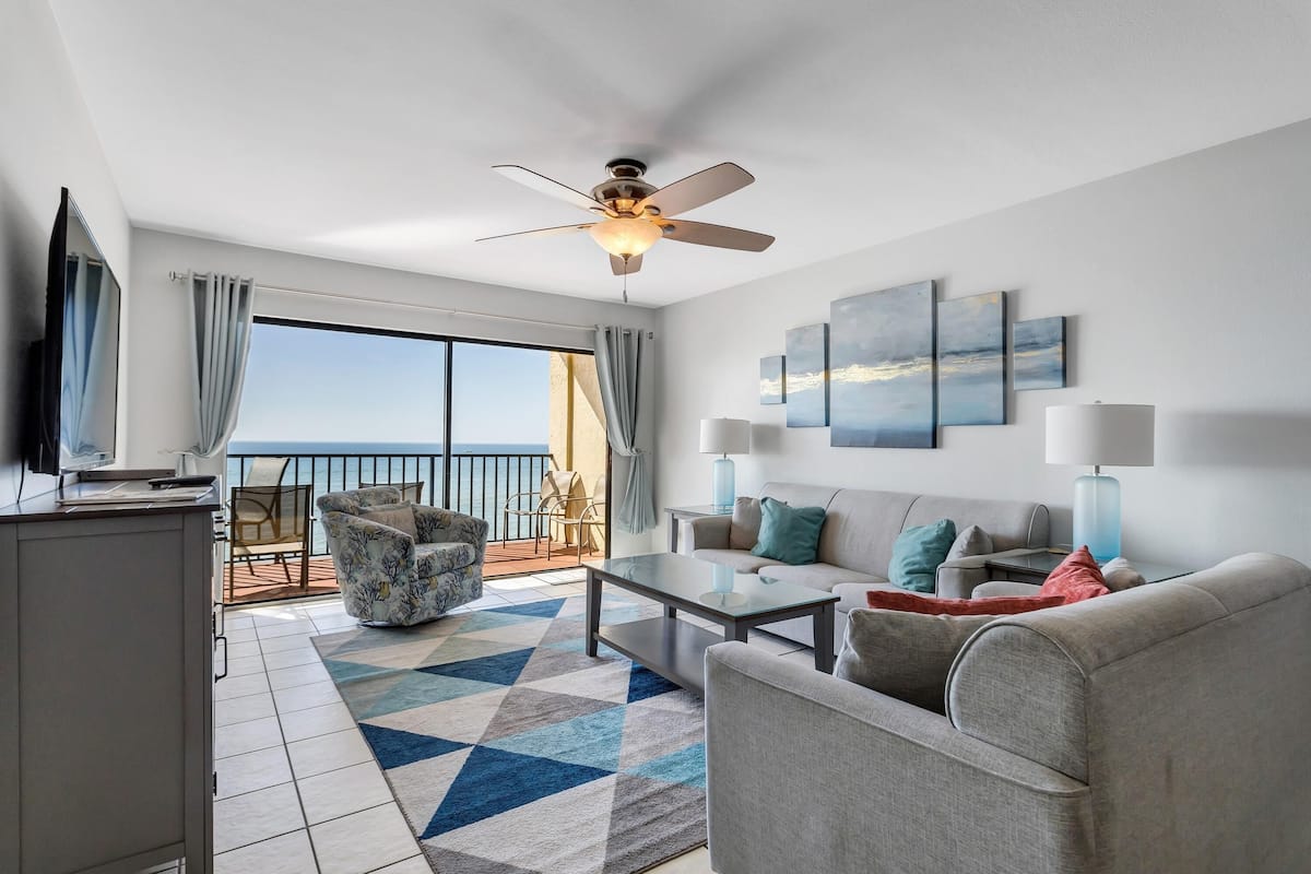 Condo, 3 Bedrooms, Kitchen, Beach View | Living area | TV