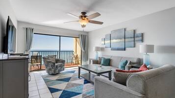 Condo, 3 Bedrooms, Kitchen, Beach View | Living area | TV