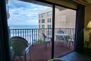 Condo, 2 habitaciones, cocina, vista a la playa | Terraza o patio