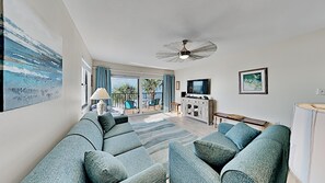 Condo, 3 habitaciones, cocina, vista a la playa | Área de sala de estar | Televisión 