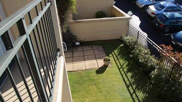 Estudio superior, cocina básica | Terraza o patio