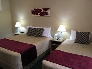 Premium bedding, in-room safe, desk, soundproofing - Motel on York (Dunedin)