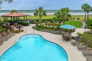 2 outdoor pools