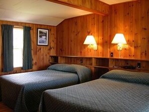 1 Schlafzimmer, hochwertige Bettwaren, Schreibtisch