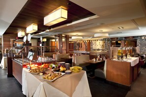 Daily buffet breakfast (CAD 26.00 per person)