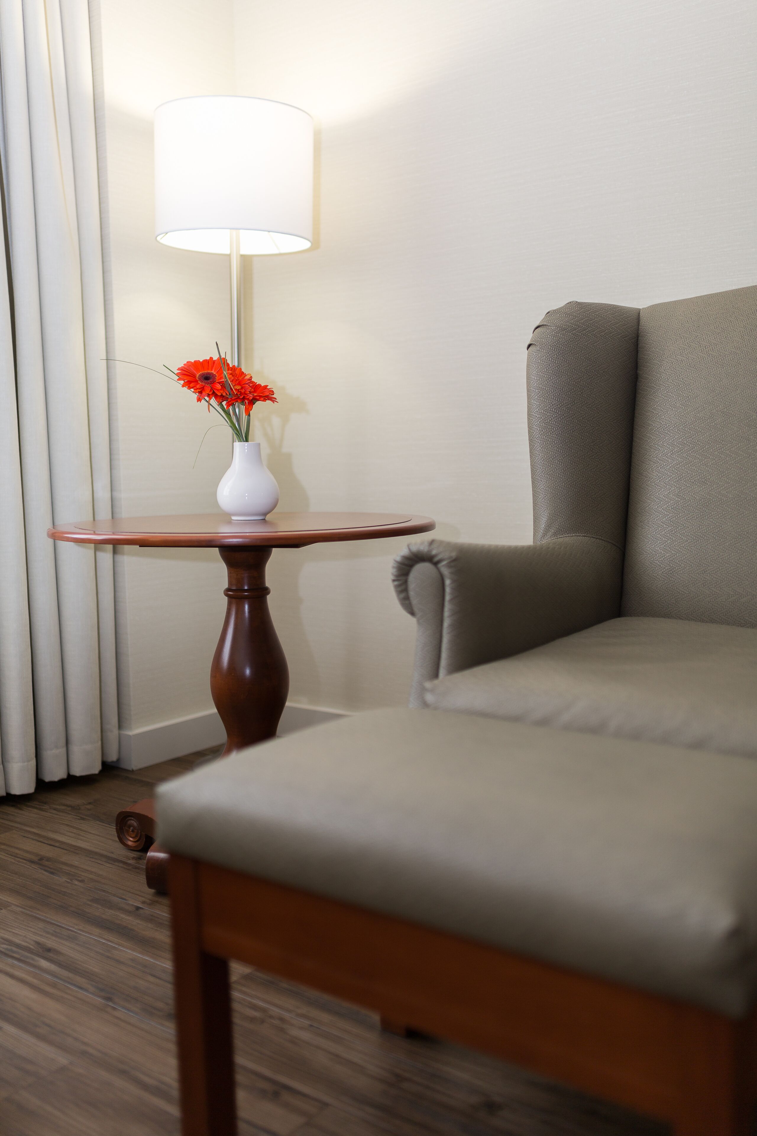 deluxe room, 1 king bed | 1 bedroom, premium bedding, in-room safe, desk