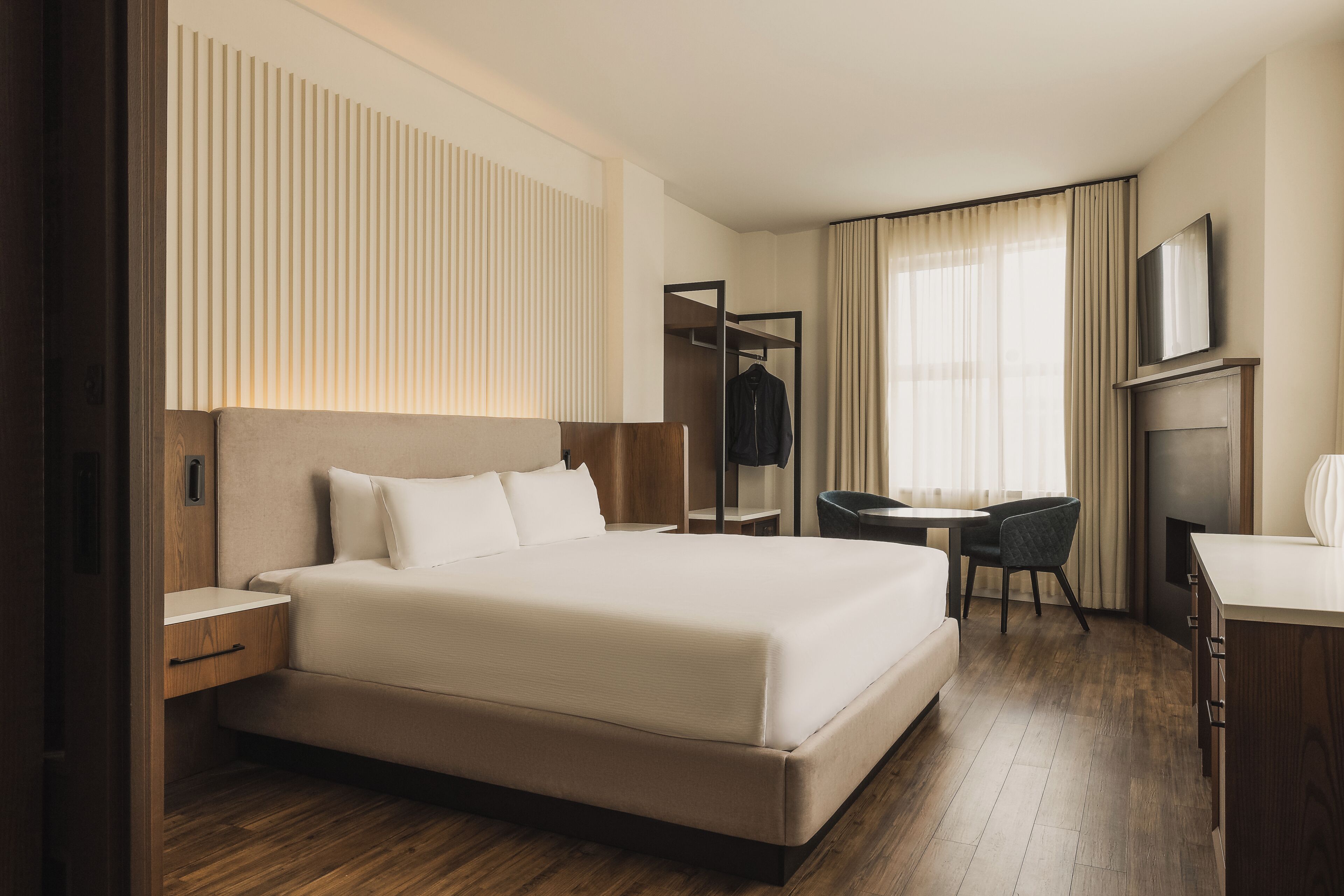 Luxury Room, 1 King Bed | Premium bedding, in-room safe, desk, laptop workspace