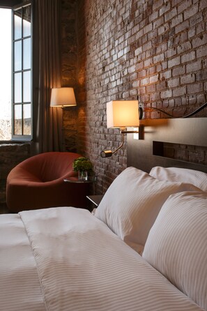 Deluxe Room, 1 King Bed (River Front)