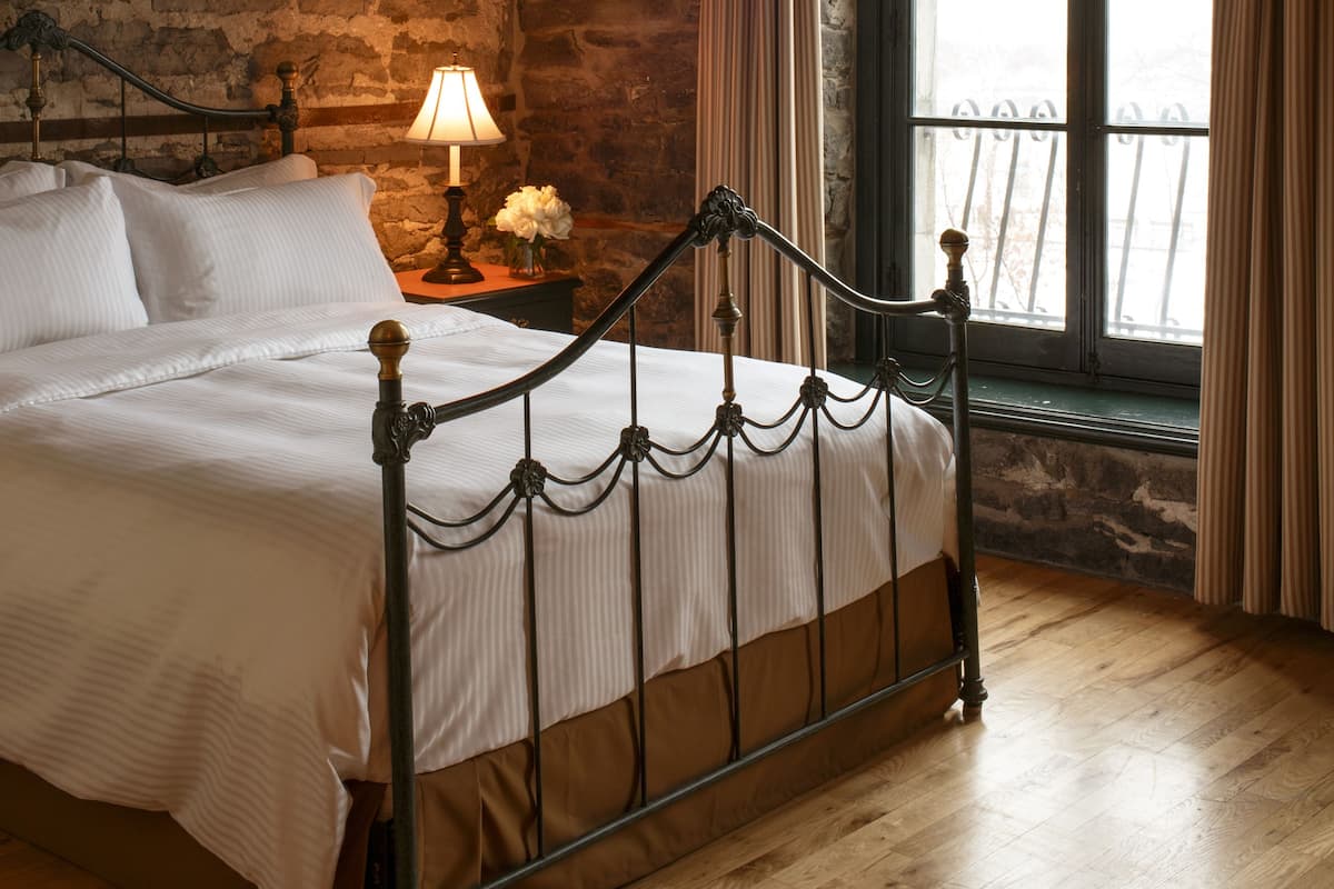 Frette Italian sheets, premium bedding, minibar, in-room safe