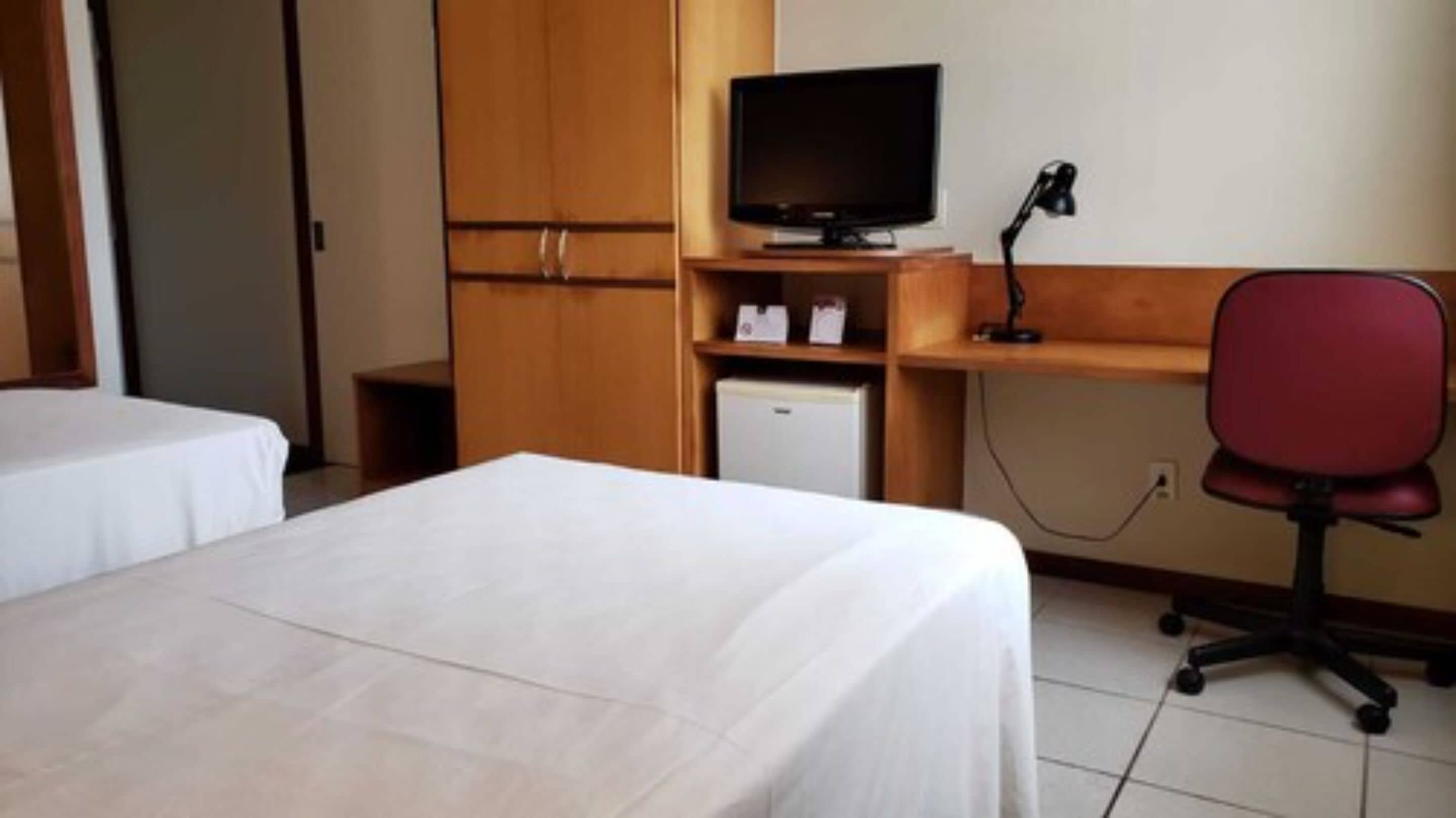 deluxe single room, 2 single beds | desk, soundproofing, free wifi, bed sheets