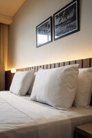 Escritorio, sistema de insonorización, wifi gratis y ropa de cama 