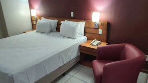 Habitación Deluxe, 1 cama King size | Escritorio, insonorización, wifi gratis y ropa de cama 