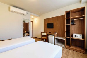 Superior Room, 2 Twin Beds | Desk, soundproofing, free WiFi, bed sheets