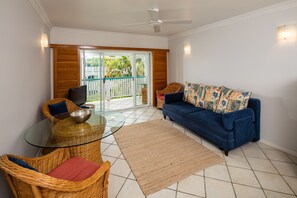 Apartamento, 1 habitación | Zona de estar | Una Smart TV, Netflix, Hulu, servicios de streaming