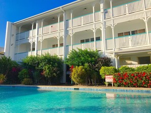 Outdoor pool, pool loungers