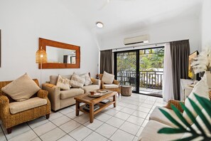 1 Bedroom | Living area | 38-inch flat-screen TV with cable channels, LCD TV - Trinity Beach Club Holiday Apartments (Trinity Beach)