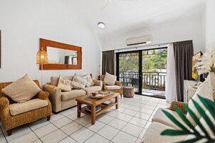 1 Bedroom | Living area | 38-inch flat-screen TV with cable channels, LCD TV