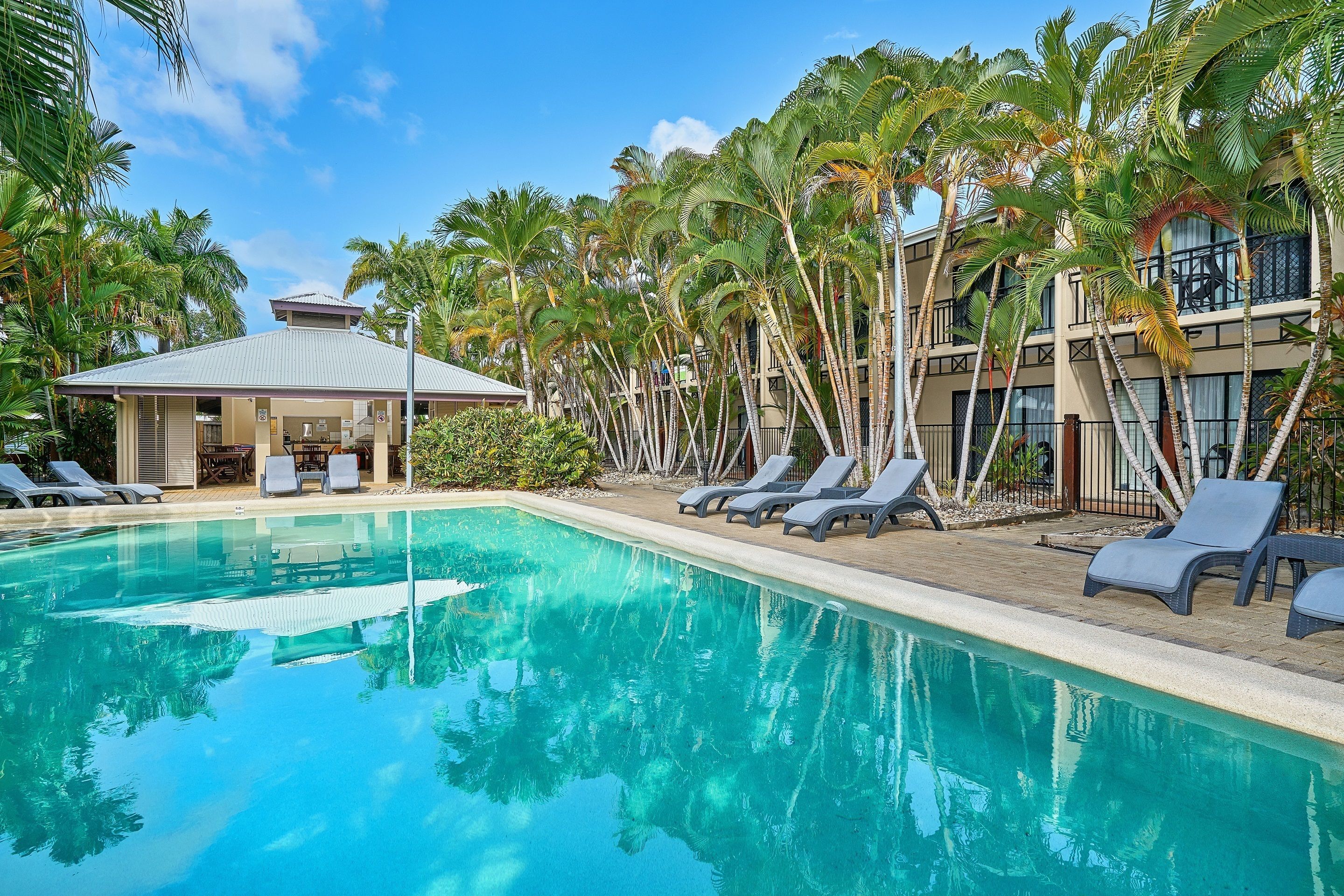 Trinity Beach Club Holiday Apartments — image 4