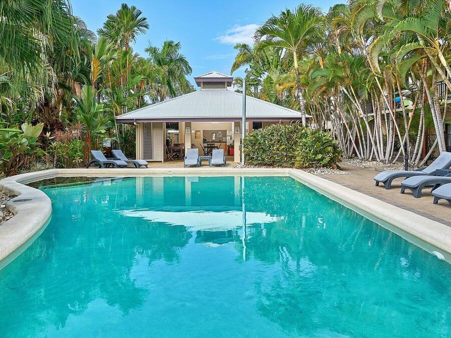 Outdoor pool, sun loungers